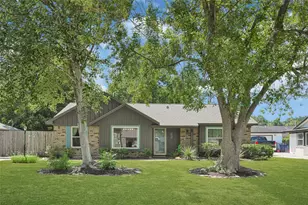 307 Winding Rd, Friendswood, TX 77546 - Photo 2