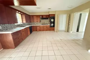 4100 Mockingbird Ln, Bay City, TX 77414 - Photo 4