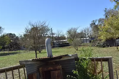 315 N Avenue D, Waelder, TX 78959 - Photo 36