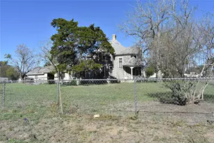315 N Ave D, Waelder, TX 78959 - Photo 38