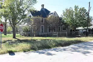 315 N Ave D, Waelder, TX 78959 - Photo 2