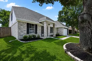 2623 Foxden Dr, Pearland, TX 77584 - Photo 2