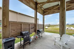 858 E Rd, Crystal Beach, TX 77650 - Photo 18