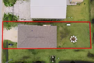 858 E Rd, Crystal Beach, TX 77650 - Photo 4