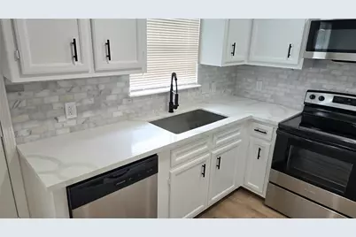 3502 Magnolia Avenue, Texas City, TX 77590 - Photo 6