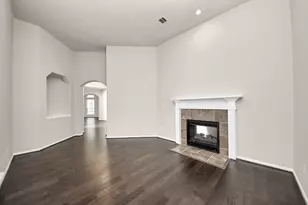 4002 Broadmoor Dr, Mont Belvieu, TX 77523 - Photo 8