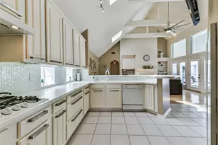 102 Del Mar St, Kemah, TX 77565 - Photo 16