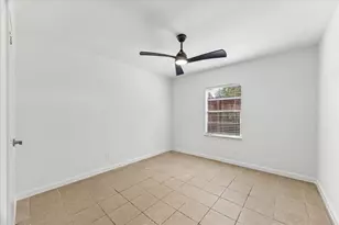 9713 Richcroft St, Houston, TX 77029 - Photo 10