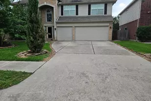 19227 Royal Isle Dr, Tomball, TX 77375 - Photo 2