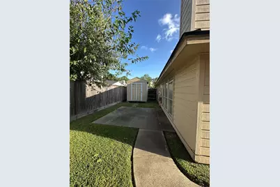 9115 Kindlewood Drive, Houston, TX 77099 - Photo 10