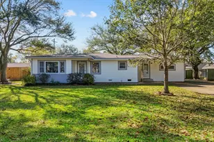 8113 White Ave, Hitchcock, TX 77563 - Photo 2