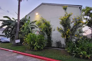 8641 Victorian Village Dr, Houston, TX 77071 - Photo 2