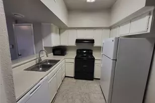 8641 Victorian Village Dr, Houston, TX 77071 - Photo 6