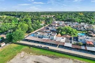 1320 Town Cir, Baytown, TX 77520 - Photo 26