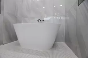 510 E 37th St, Houston, TX 77022 - Photo 26