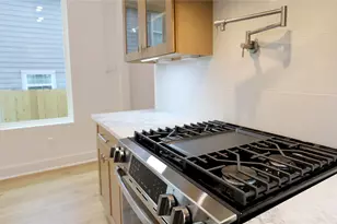 510 E 37th St, Houston, TX 77022 - Photo 6