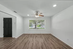 11910 Lois Ln, Pinehurst, TX 77362 - Photo 6