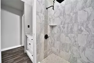 28 Lakeway St, Conroe, TX 77304 - Photo 8