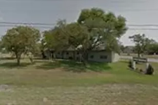 1103 Lincoln St, Zapata, TX 78076 - Photo 4