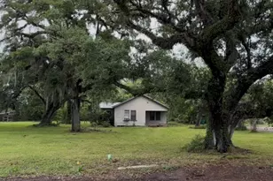 1501 S Columbia Dr, West Columbia, TX 77486 - Photo 2