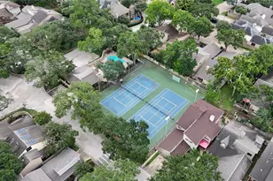 8011 Oakwood Bend Dr, Houston, TX 77040 - Photo 6