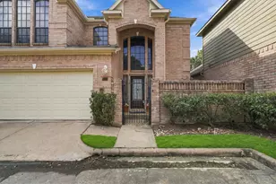 8011 Oakwood Bend Dr, Houston, TX 77040 - Photo 2