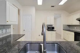 3010 Stonecross Ln, Dickinson, TX 77539 - Photo 14