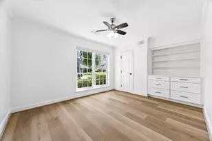 10102 Candlewood Dr, Houston, TX 77042 - Photo 14