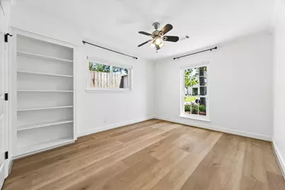 10102 Candlewood Drive, Houston, TX 77042 - Photo 20