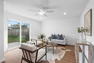 5023 Redstart St, Houston, TX 77035 - Photo 20