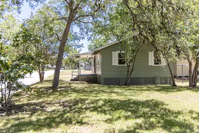 200 Bowie Street, Hallettsville, TX 77964 - Photo 4
