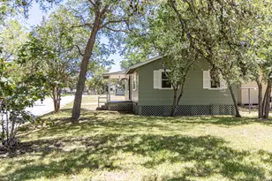 200 Bowie St, Hallettsville, TX 77964 - Photo 4