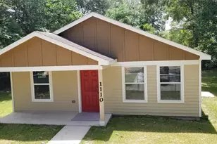 1110 N 9th St, Conroe, TX 77301 - Photo 2