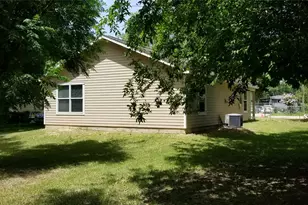 1110 N 9th St, Conroe, TX 77301 - Photo 8