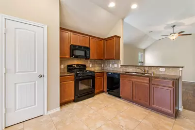 8746 Sunny Gallop Drive, Tomball, TX 77375 - Photo 10