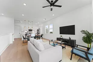 8305 Springwood Crk Ln, Houston, TX 77055 - Photo 14