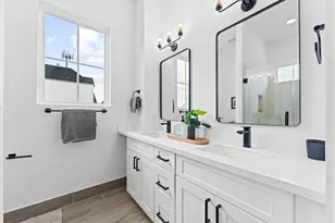 8305 Springwood Crk Ln, Houston, TX 77055 - Photo 22