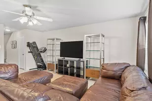 12707 Sandbur Valley Way, Houston, TX 77045 - Photo 14