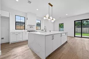 4802 Hummingbird St, Houston, TX 77035 - Photo 8