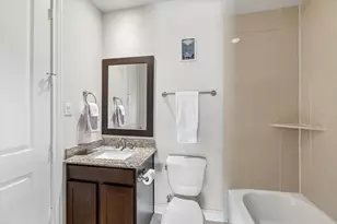 10904 Wrenwood Manor, Houston, TX 77043 - Photo 28
