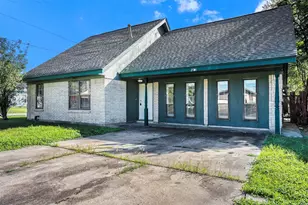 2701 3rd Ave N, Texas City, TX 77590 - Photo 1