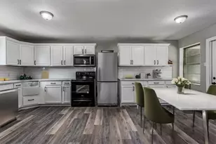 608 W Lobit St, Baytown, TX 77520 - Photo 28