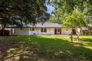 608 W Lobit St, Baytown, TX 77520 - Photo 10