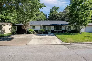 608 W Lobit St, Baytown, TX 77520 - Photo 6