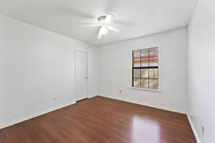 7715 Candlegreen Ln, Houston, TX 77071 - Photo 16