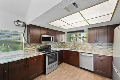 7715 Candlegreen Lane, Houston, TX 77071 - Photo 6