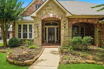 2107 Upland Shadows Drive, Sugar Land, TX 77479 - Photo 2