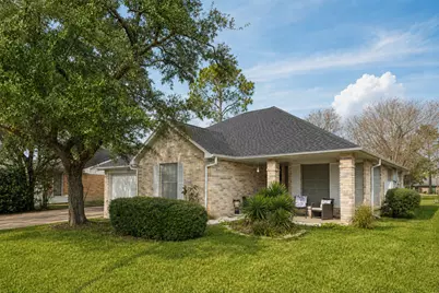 2819 S Peach Hollow Circle, Pearland, TX 77584 - Photo 2