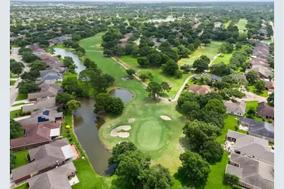 2819 S Peach Hollow Circle, Pearland, TX 77584 - Photo 34