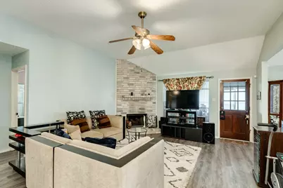 2819 S Peach Hollow Circle, Pearland, TX 77584 - Photo 4
